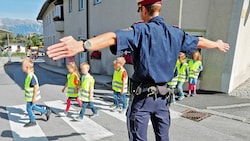 Langsamer fahren und besonders auf Kinder achten – das gilt nicht nur am Schulanfang. (Bild: Christof Birbaumer)