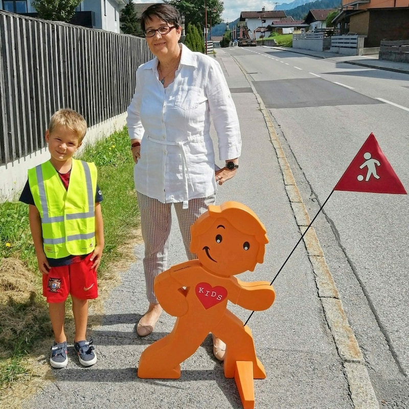 Vom Außerfern bis Osttirol sind heuer wieder die „StreetBuddys“ im Einsatz (Bild: Verein Sicheres Tirol/Melanie Schaffler)