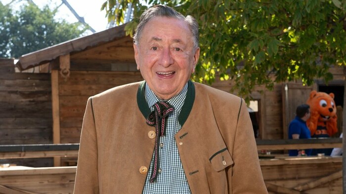 Richard Lugner steht heuer wieder bei der Kaiser Wiesn auf der Bühne.