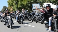 Tausende Harley-Fans sind um den Faaker See unt (Bild: Rojsek-Wiedergut Uta)