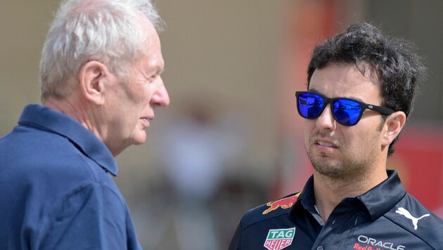 Entschulding angenommen: Bei Sergio Perez (re.) und Helmut Marko wird der Blick nach vorne gerichtet. (Bild: APA/AFP/Mazen Mahdi)