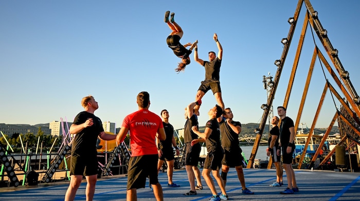 Die „Freaks“ aus St. Valentin turnen am Schiff.