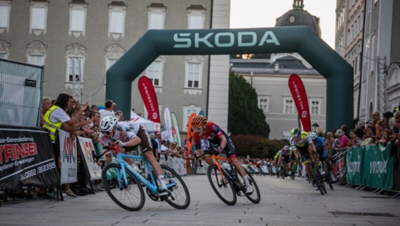 Felix Gall (li.) und Sebastian Schönberger machten sich das Rennen aus... (Bild: Cyclodome | Philipp Reiter @the.adventure.bakery)