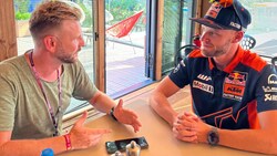 Die „Krone“ im Gespräch mit Brad Binder (re.) (Bild: Kothgasser)