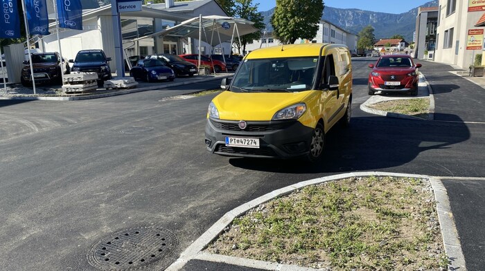Auch in Kreuzungen wird geparkt.