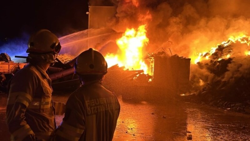 130 Feuerwehrleute standen im Einsatz. (Bild: Feuerwehr Ötztal-Bahnhof)