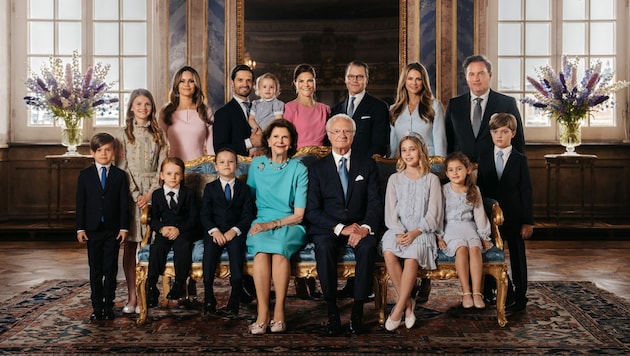 Die schwedische Königsfamilie posierte für ein Familienfoto zum Thronjubiläum. (Bild: Photo: Clément Morin/The Royal Court of Sweden)