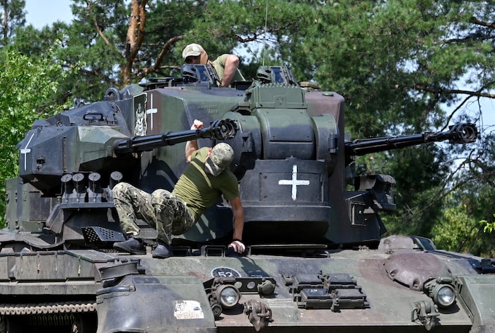 Der Gepard wurde in den 70er-Jahren in entwickelt und von der Bundeswehr schon vor zehn Jahren ...