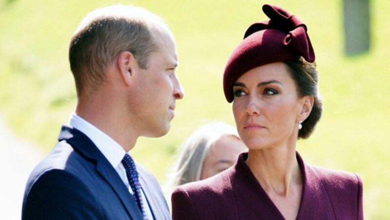 Prinz William und Prinzessin Kate stehen einander bei. (Bild: APA/Ben Birchall/PA via AP)