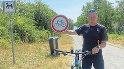 Gemeinderat Toni Mahdalik (FPÖ) will die Radfahrer aus der Hundezone am Ufer der Neuen Donau auf der Donauinsel verbannen. (Bild: FPÖ/Toni Mahdalik)