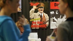 Die eine Titanic sei untergegangen, jetzt aber könnten die Leser die andere „Titanic“ retten, so der Herausgeber. (Bild: AFP/JOHN MACDOUGALL)