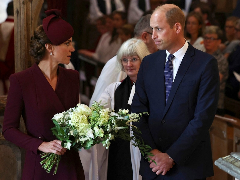 Prinzessin Kate und Prinz Wlliam bei der Gedenkmesse für die Queen (Bild: APA/Toby Melville/PA via AP)