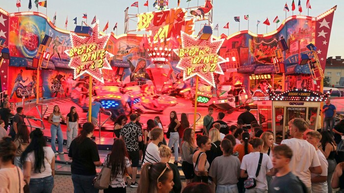 Es ging schon hoch her bei der Lichterprobe im Gaudepark der Klagenfurter Herbstmesse. Tausende amüsierten sich schon bei der Eröffnung an den 50 Fahrgeschäften.