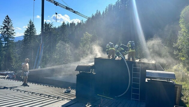 Die Feuerwehren konnten den Brand schließlich löschen.