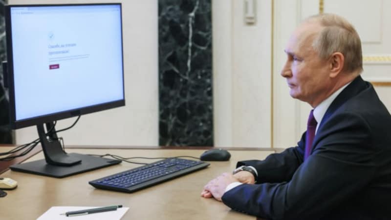 Auch Putin gab bereits seine Stimme ab - per Online-Votum. (Bild: APA/AFP/POOL/Mikhail METZEL)