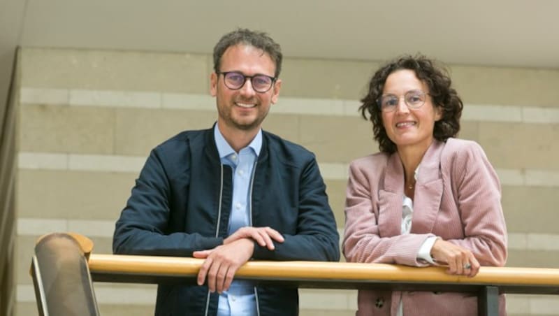 Landesrat Daniel Zadra mit Klubchefin Eva Hammerer. (Bild: Mathis Fotografie)