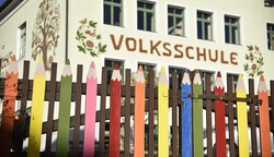 5642 Schüler dürfen am Montag in Salzburg zum ersten Mal auf den Schulbänken Platz nehmen. (Bild: Holitzky Roland)