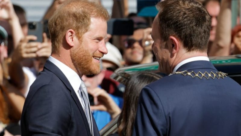 Prinz Harry bei der Ankunft vor dem Düsseldorfer Rathaus (Bild: APA/AFP/Odd ANDERSEN)