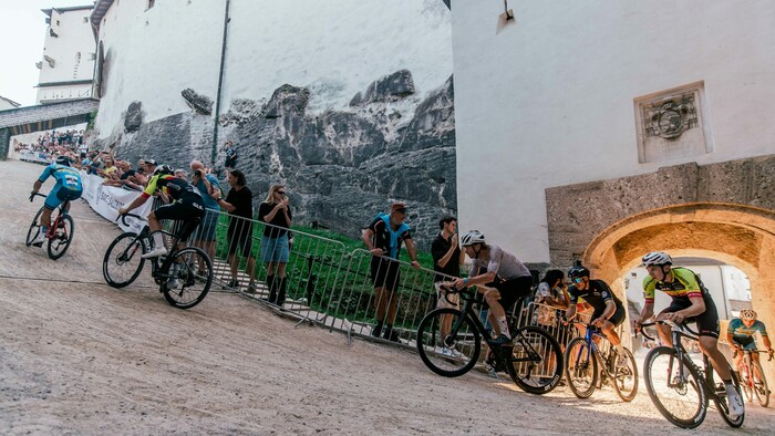 Beim City Hill Climb müssen die Radsportlerinnen und Radsportler die Festung Hohensalzburg erklimmen.