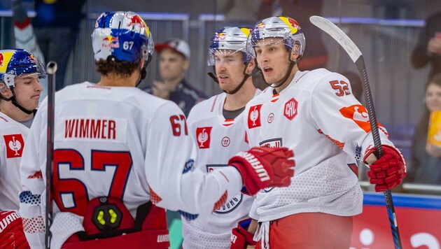 Paul Huber (re.) jubelte über sein erstes Tor in der Champions Hockey League. (Bild: GEPA pictures/ Gintare Karpaviciute)