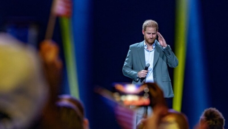 Prinz Harry ließ sich in Düsseldorf feiern. (Bild: APA/AFP/Odd ANDERSEN)