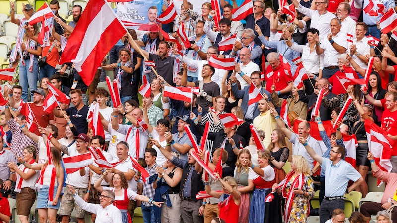 So feierte das Österreich-Team bei der Siegerehrung der EuroSkills 2023 in Danzig (Bild: Florian Wieser)