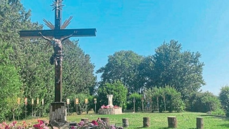Erste Messe unter dem Kreuz. (Bild: Robert Sturm)