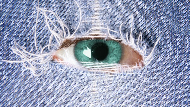 Smarte Textilien sollen Hosen und Co. in Spionagewerkzeuge verwandeln. (Bild: max dallocco - stock.adobe.com)