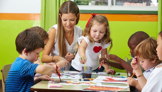 Viel mehr Geld für Betreuung von Kindern fordert die Arbeiterkammer Salzburg. (Bild: Robert Kneschke)