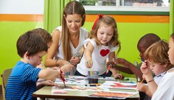 Viel mehr Geld für Betreuung von Kindern fordert die Arbeiterkammer Salzburg. (Bild: Robert Kneschke)