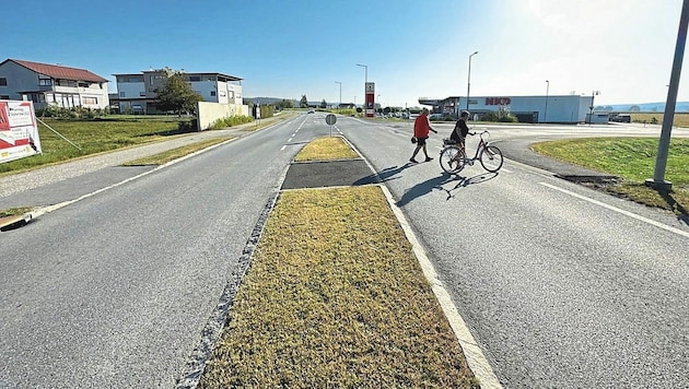 Ein Schutzweg im Bereich des Einkaufszentrums soll für mehr Verkehrssicherheit in Jennersdorf sorgen. (Bild: Christian Schulter)