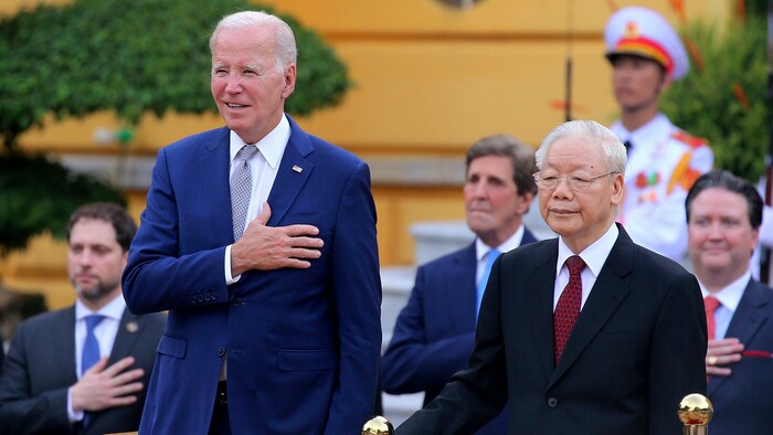 vorne, von links: US-Präsident Joe Biden und Vietnams Generalsekretär der Kommunistischen ...