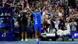 Novak Djokovic feiert seinen 24. Grand-Slam-Titel. (Bild: AP Photo/Frank Franklin)