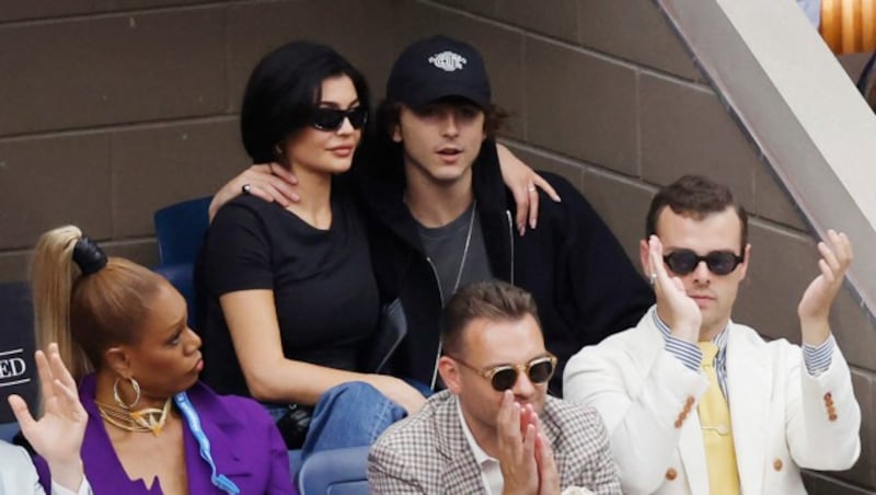 Ihre Liebe wollen Jenner und Chalamet jetzt ganz eindeutig nicht mehr verstecken. (Bild: APA/Getty Images via AFP/GETTY IMAGES/Sarah Stier)