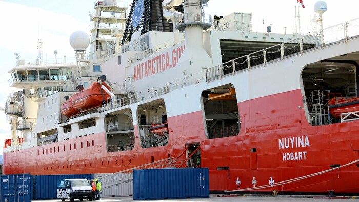 Der Eisbrecher RSV Nuyina legte mehr als 6500 Kilometer zurück, um einen kranken Expeditionsreisenden zu retten.