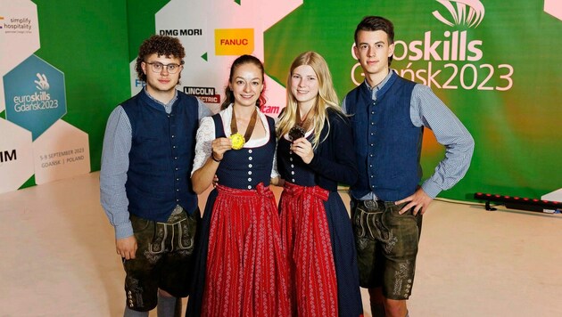 Die Kärntner Teilnehmer an den EuroSkills. Lukas Unterhuber, Johanna Stabentheiner, Bettina Veratschnig und Marcel Obersteiner. (Bild: Florian Wieser)