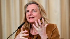 Die ehemalige Außenministerin Karin Kneissl (Bild: AFP)