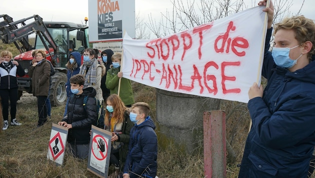 Die Proteste begannen 2019 am Gelände der Deponie. Nach dreimal zwölf Stunden dauernden Verhandlungen ist immer noch keine Entscheidung gefallen. (Bild: BUM)