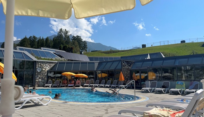 Im Seefelder Schwimmbad kam es zu dem spektakulären Rettungseinsatz.