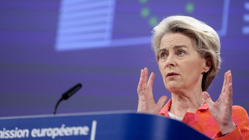 EU-Kommissionspräsidentin von der Leyen in Brüssel (Bild: APA/AFP/Kenzo TRIBOUILLARD)