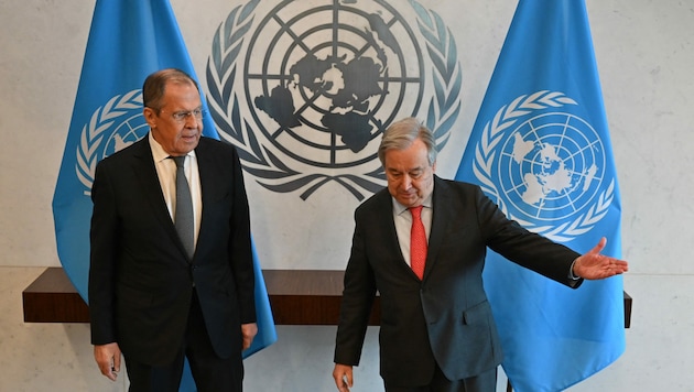 Russlands Außenminister Sergej Lawrow mit UN-Chef António Guterres (Bild: AFP)