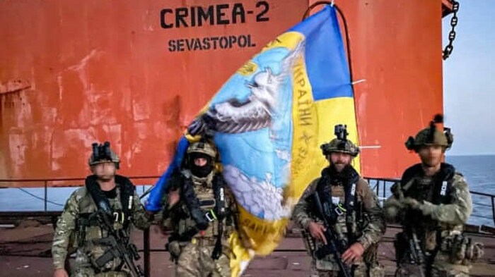 Ukrainische Soldaten auf einer der Bohrinseln