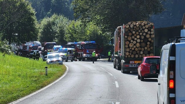 Schwerer Unfall auf der B94 im Bezirk Feldkirchen - der Straßenabschnitt war gesperrt. (Bild: zvg)