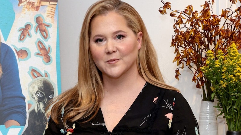 Amy Schumer (Bild: APA/Getty Images via AFP/GETTY IMAGES/Dimitrios Kambouris)