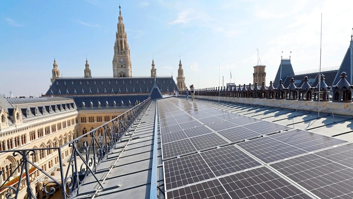 Photovoltaik-Elemente sind in weit größerem Maß als gedacht auch „Hitzefresser“, weist die ...