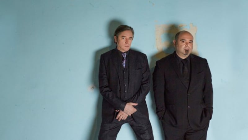 Blixa Bargeld (li.) und Teho Teardo sind ungebrochen Avantgarde (Bild: Thomas Rabsch)