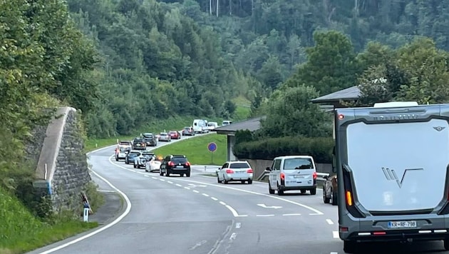 Ausweichverkehr auch im Pongau: Nicht nur an den Wochenenden kam es immer wieder zu Verzögerungen. (Bild: zVg)