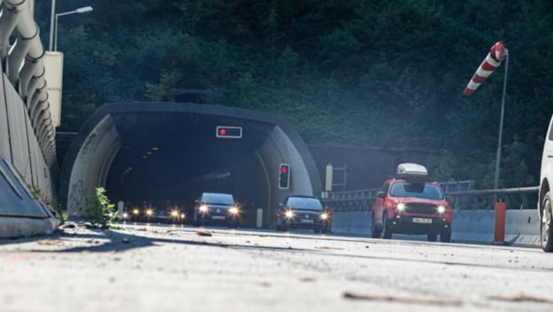 Zweispurig ist die Tunnelkette zwischen Golling und Werfen erst im kommenden Sommer wieder befahrbar. (Bild: Tschepp Markus)