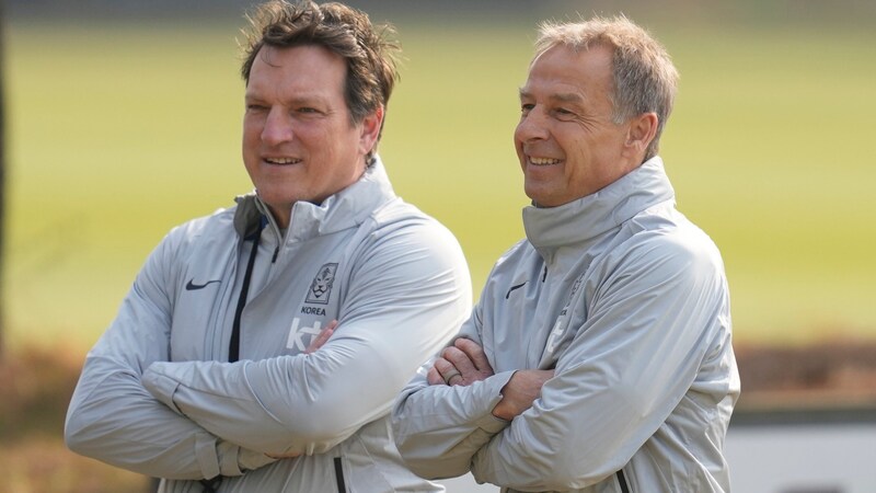 Andreas Herzog (l.) und Jürgen Klinsmann (Bild: Lee Jin-man / AP / picturedesk.com)