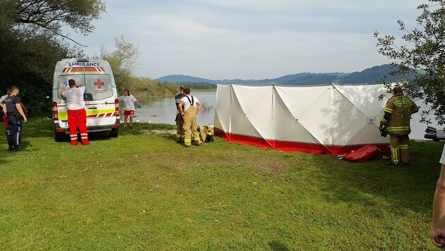 Wasserrettung, Feuerwehr und Rotes Kreuz rückten zum Strandbad Zell aus (Bild: FF Seekirchen)